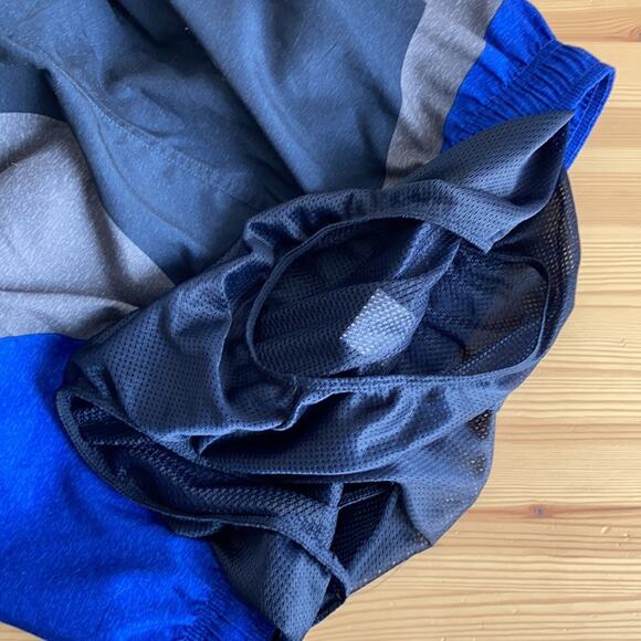 Nike 5” inseam colorblock swim trunk XL - Picture 8 of 9